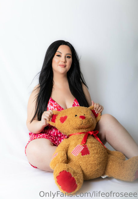 lifeofroseee model nude archive