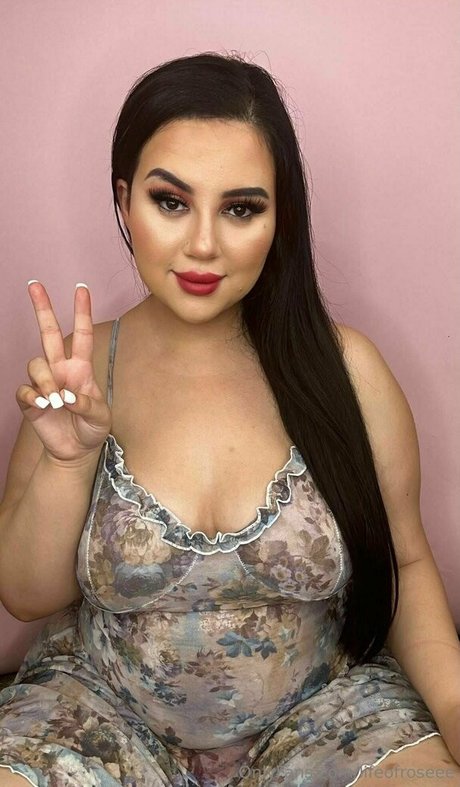 lifeofroseee model nice img