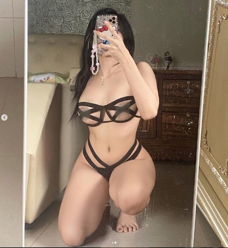 Juu Lynn model best pic