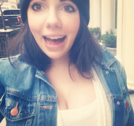 Emily Helen Barry naked model gallery