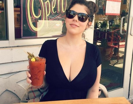 Emily Helen Barry star sexy picture