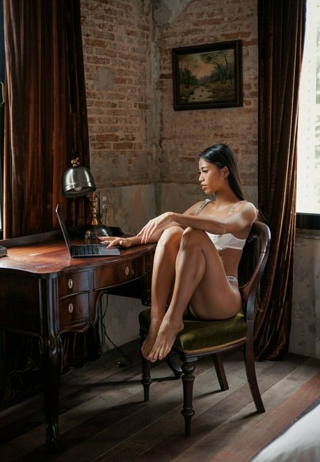 maiplaytime sexy actress image