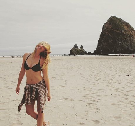 Kayla Rundle star art photo