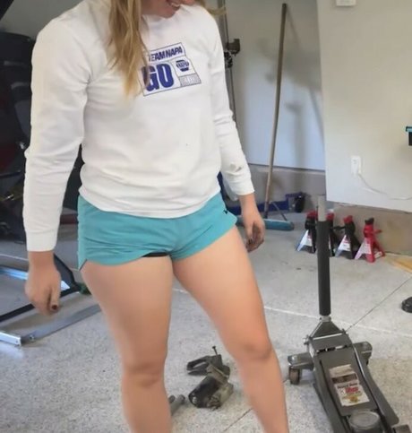 Kayla Rundle pretty model picture