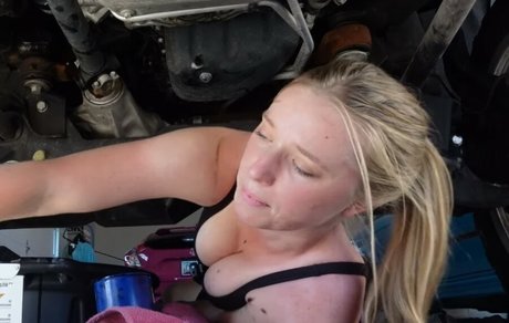 Kayla Rundle porn model photo