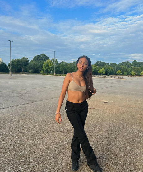 Lexi Vee nude pornstar pics