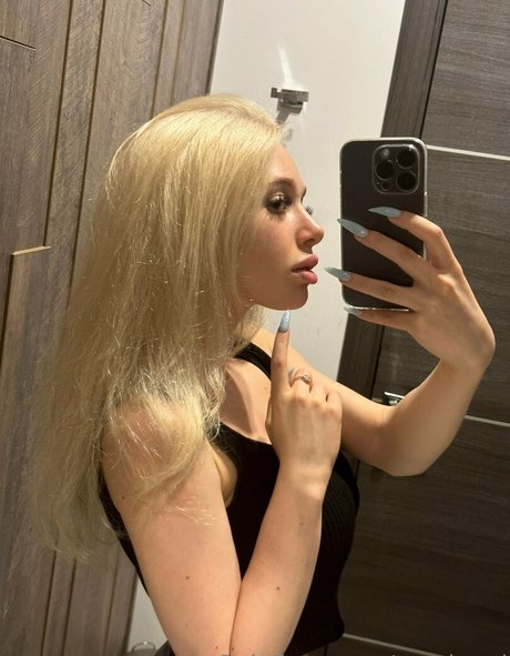 chloe lust model photos