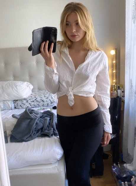 Siri54 model porn photos