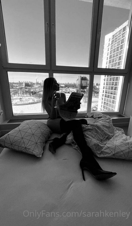 sarahkenley naked star img