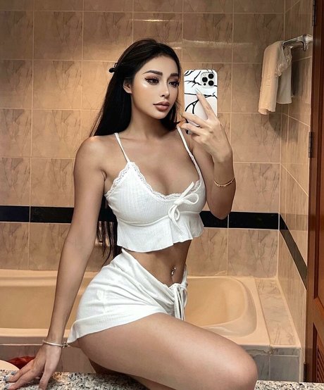 Kellybaby yy erotic pornstar photo