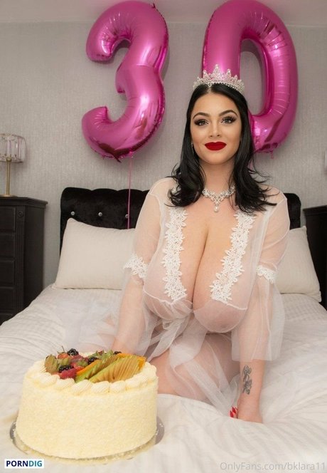 Busty Klara star free photos