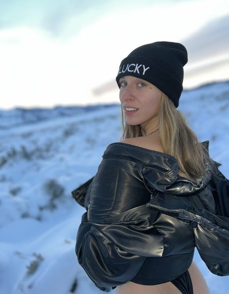 Theangelyoungs high quality pornstar image