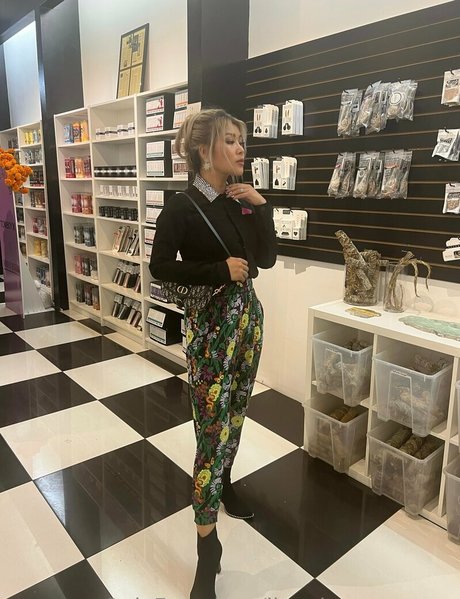 jiaoyingsummers pornographic model photo