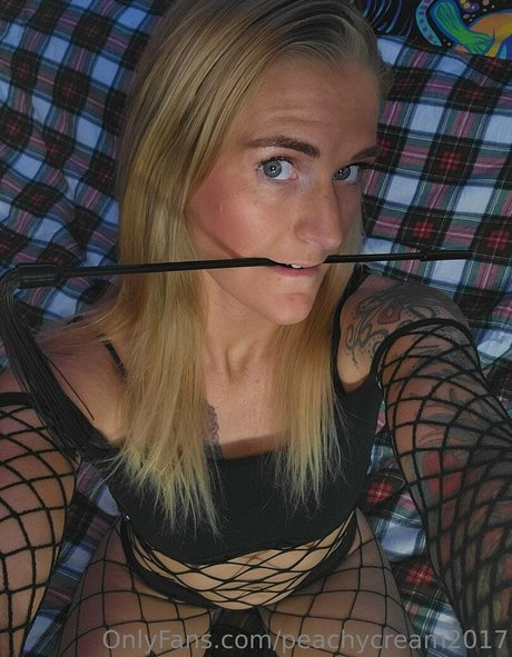 peachycream2017 nude pornstar picture