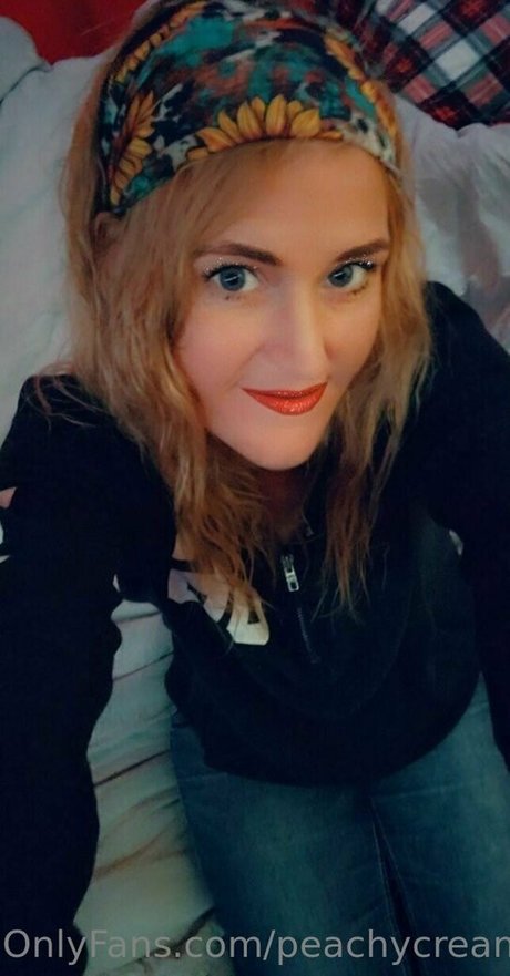 peachycream2017 model nude picture