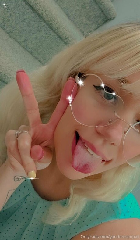 brattty succubus model top photos