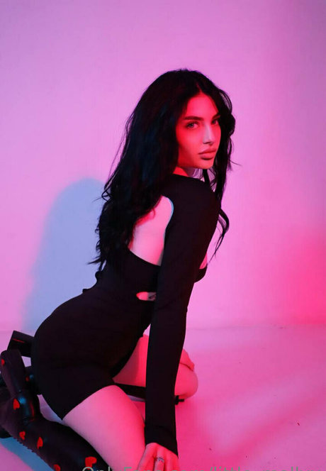 little mollyy nudes model photos