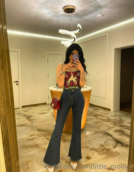 little mollyy best model pics