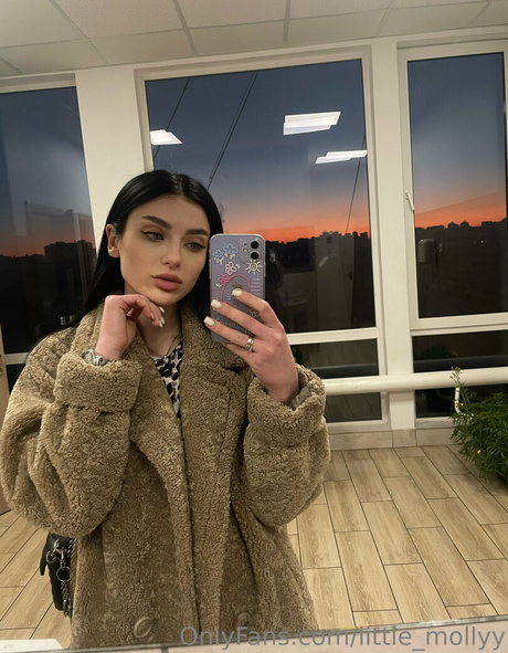 little mollyy model xxx photo