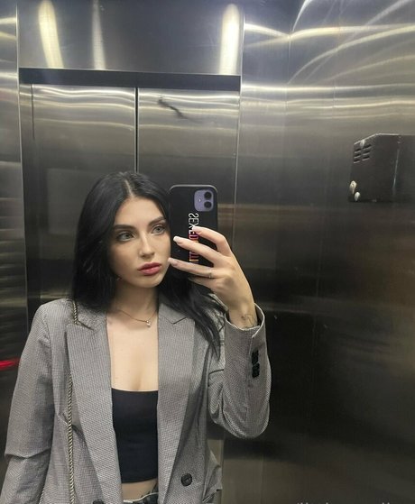 little mollyy model porn image