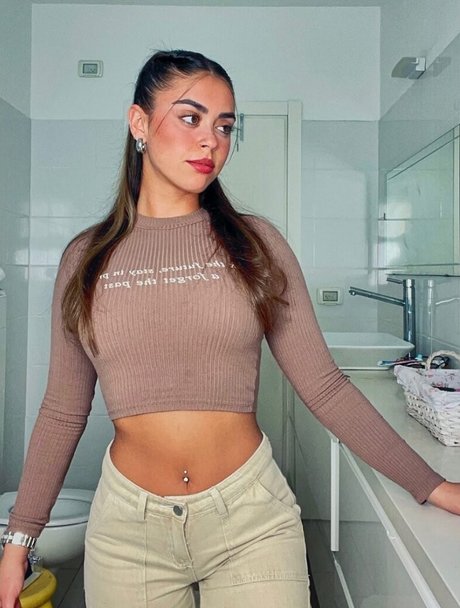 Shira Harif model top photo