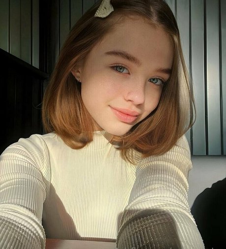 valerie s tar naked model picture