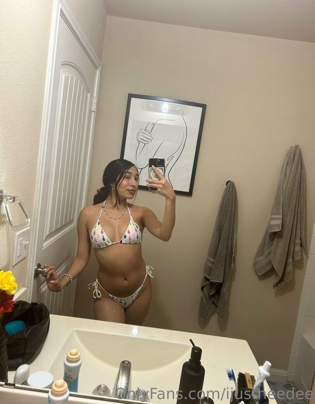 ijustneedee star nudes photos