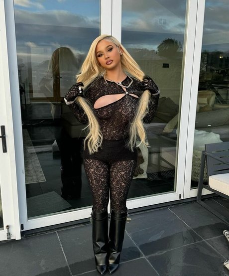 whore wife onlyfans pornographic photo