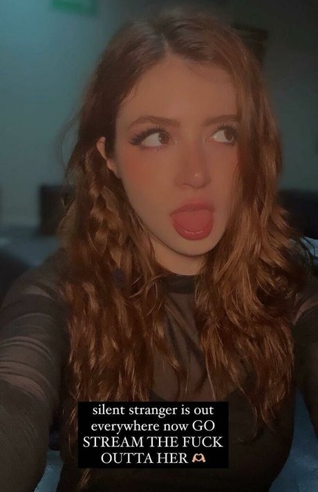 Chrissy Costanza hot star pic