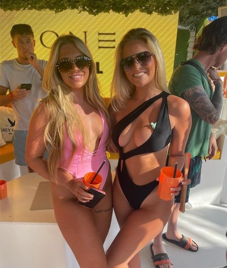 Chloe Burns high quality pornstar picture