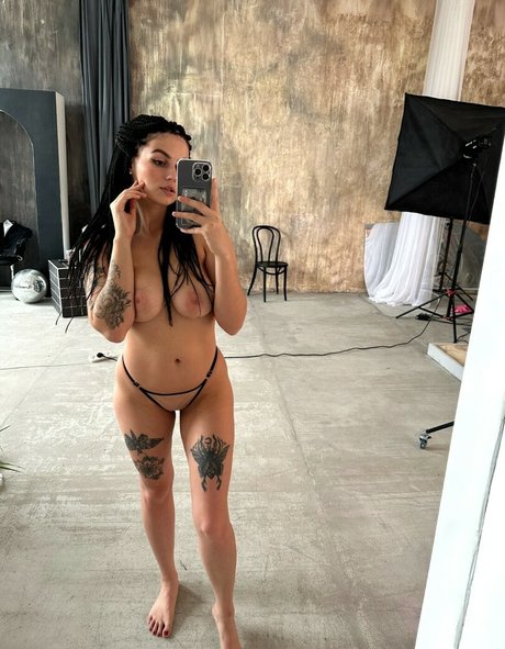 milamilasham adult model images