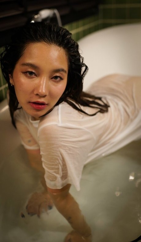 irisadamsone naked star photo