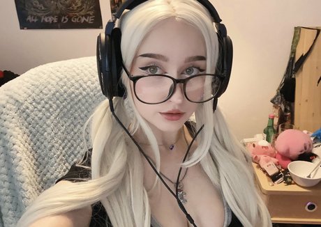 Allykitti best star pics