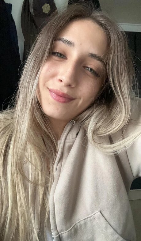 YellowMinimum6204 actress photo