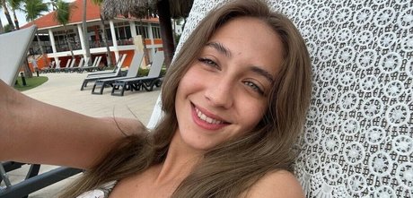 YellowMinimum6204 sexy model pic