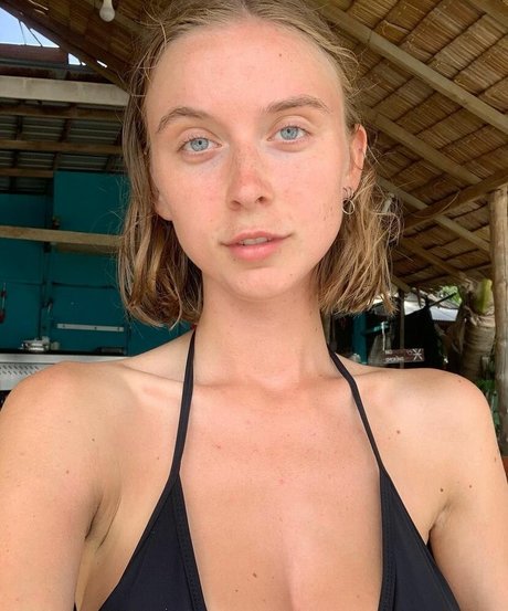 YouRina sexy star pics