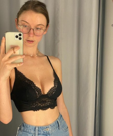 YouRina model adult pic