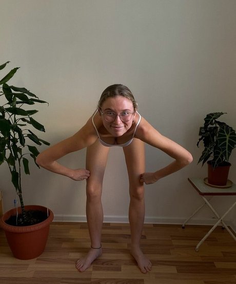 YouRina star naked images