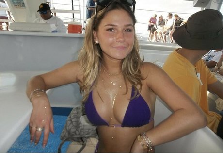 Chloe Nissanoff naked star pics