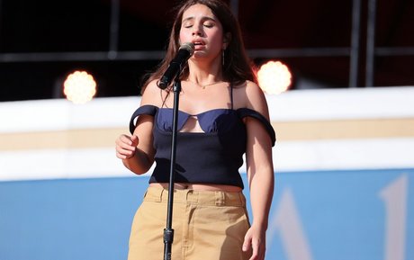 Alessia Cara sexy star pic