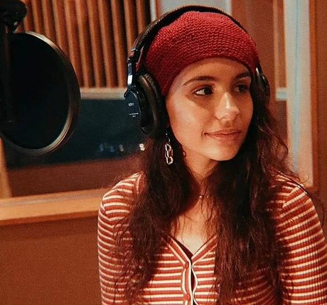 Alessia Cara nude model photos