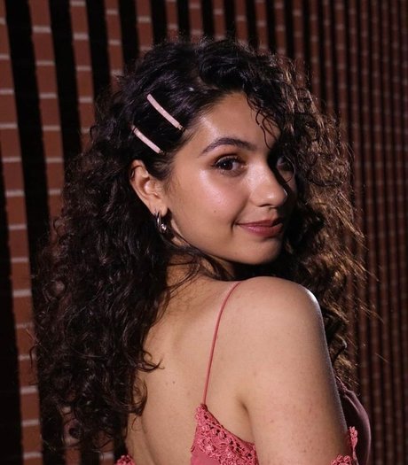 Alessia Cara star nude pictures