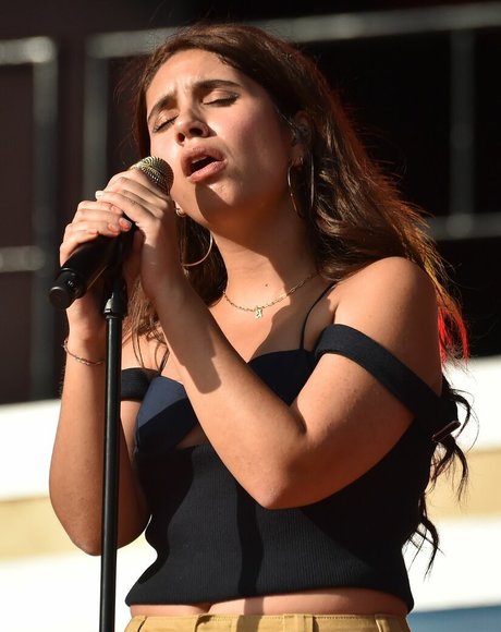 Alessia Cara nice star gallery