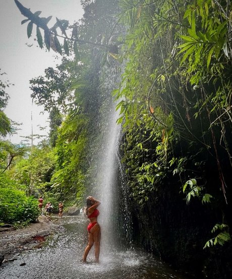 Becca M star exclusive photo