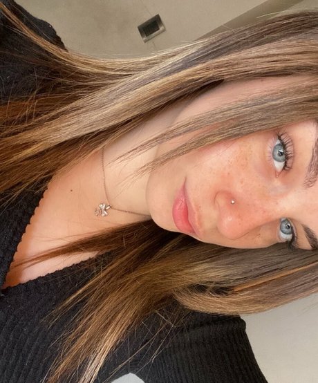 Micaela Perlezzi model adult img