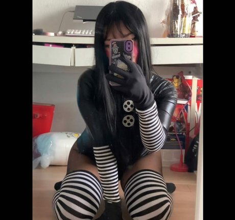 sspoekie nude model photo