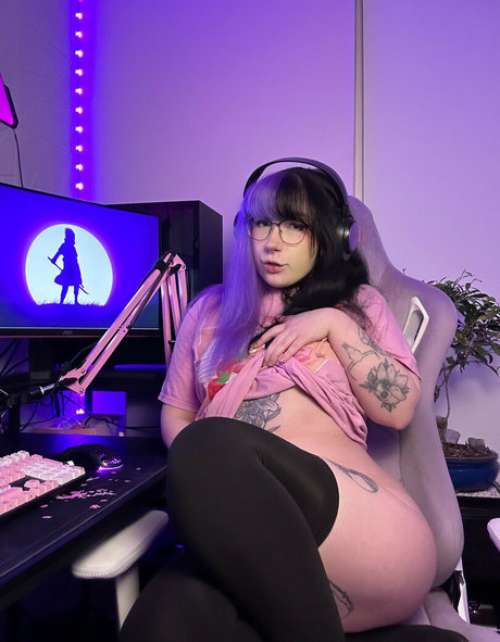 eviemischiev star nudes photos