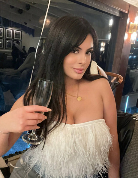 Juicyjoycey model beautiful photos