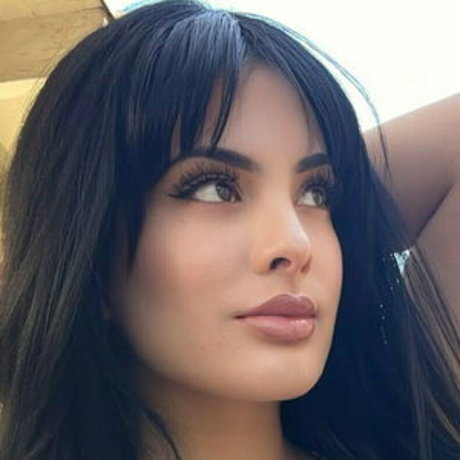 Juicyjoycey naked model galleries