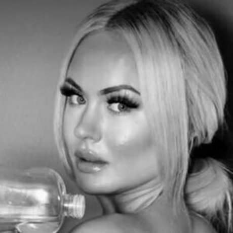 louslx nudes star img